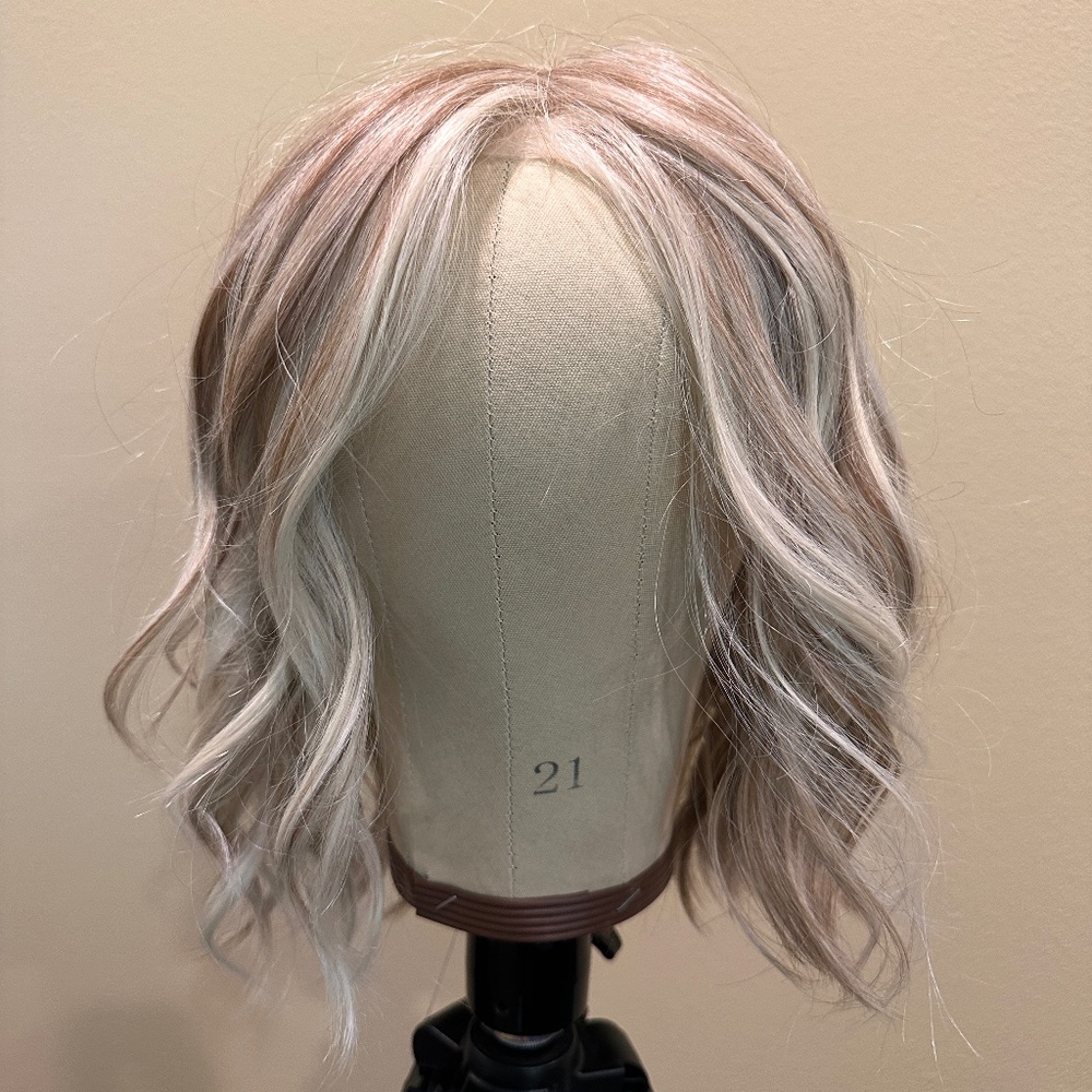 Raquel Welch Simmer HF Wig Color: Biscuit RL 19/23